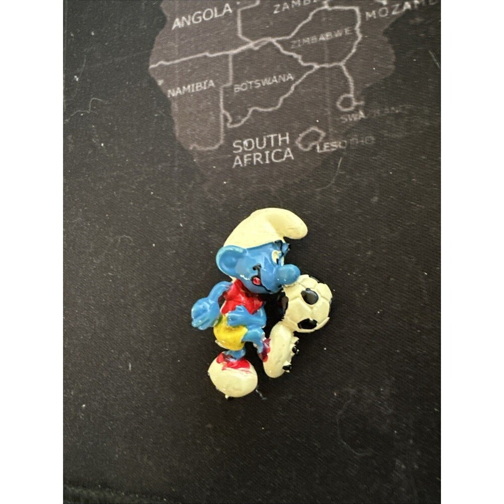 Peyo Diecast Enamel Pin Soccer Smurf Pin 1980's Vintage